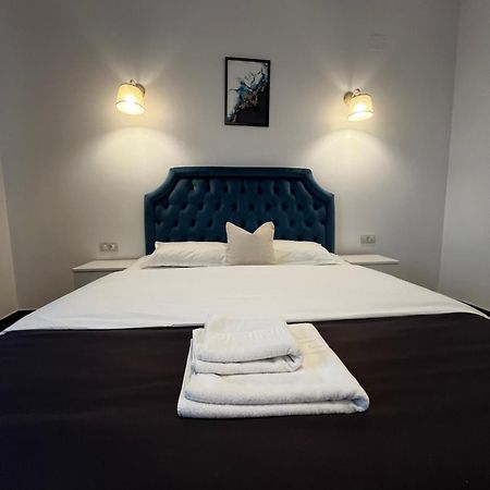 Cochet Boutique Hotel Târgu Jiu Buitenkant foto