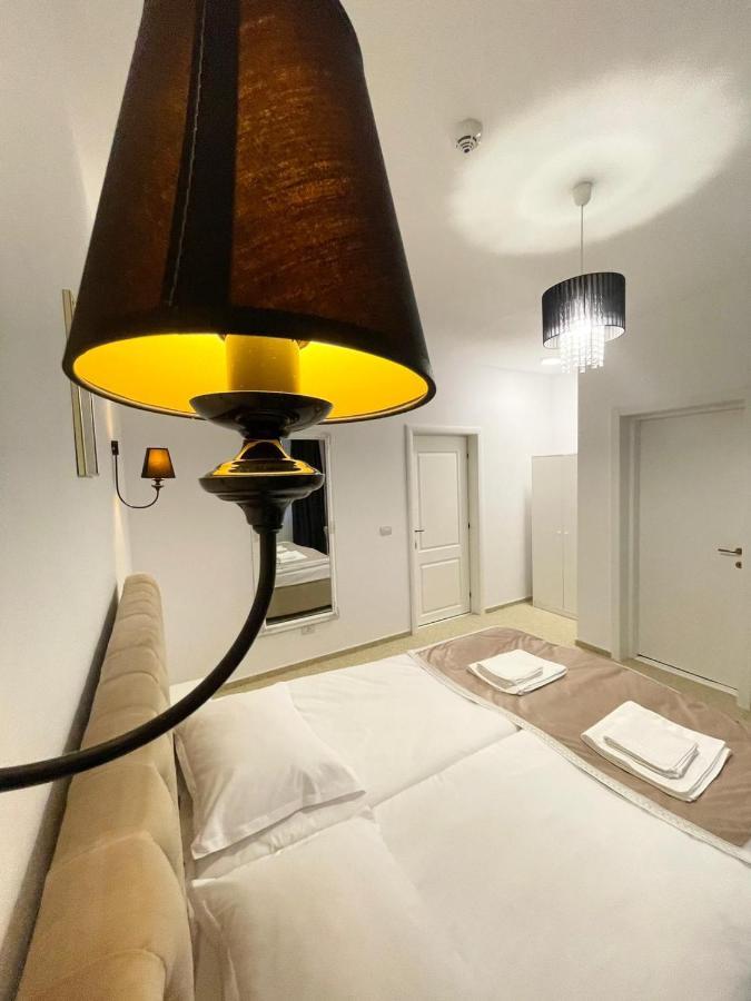 Cochet Boutique Hotel Târgu Jiu Buitenkant foto