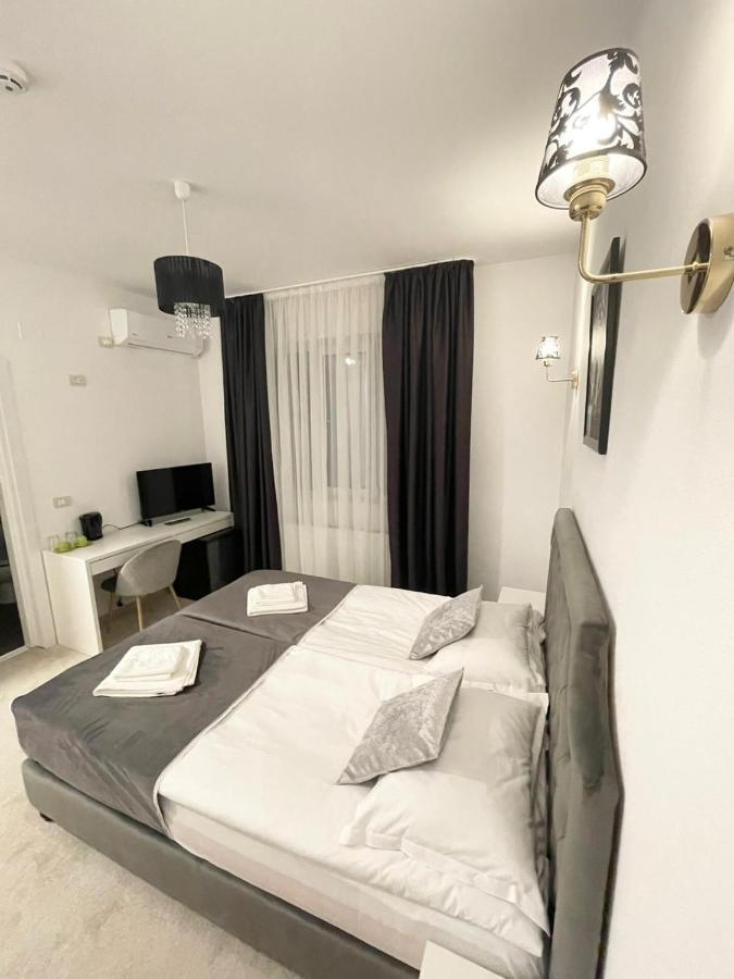 Cochet Boutique Hotel Târgu Jiu Buitenkant foto