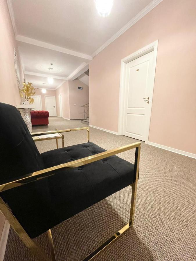 Cochet Boutique Hotel Târgu Jiu Buitenkant foto