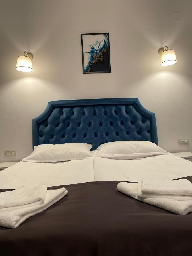 Cochet Boutique Hotel Târgu Jiu Buitenkant foto
