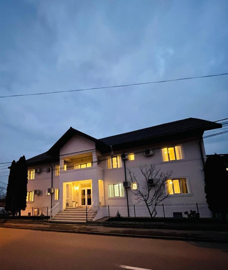 Cochet Boutique Hotel Târgu Jiu Buitenkant foto