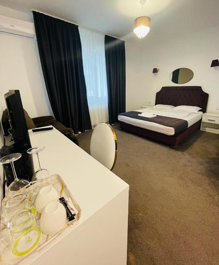 Cochet Boutique Hotel Târgu Jiu Buitenkant foto