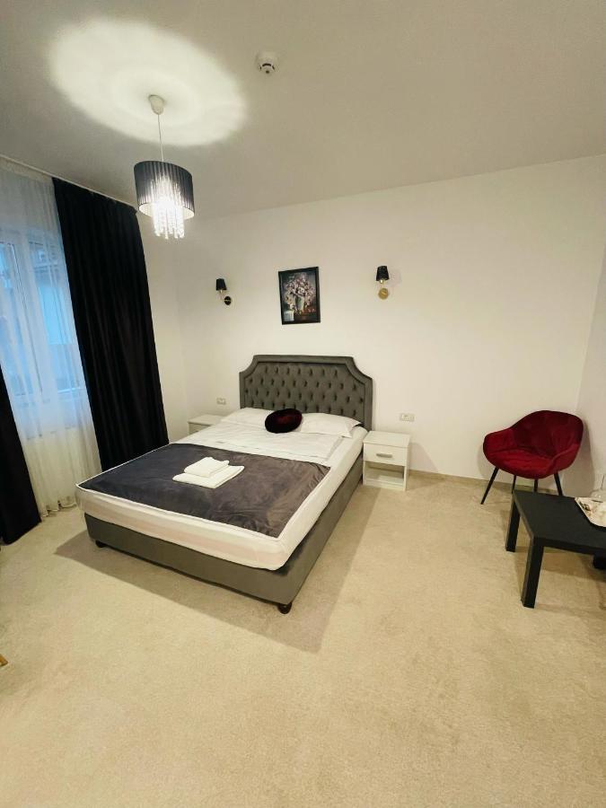 Cochet Boutique Hotel Târgu Jiu Buitenkant foto