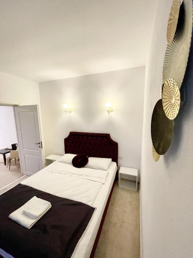Cochet Boutique Hotel Târgu Jiu Buitenkant foto