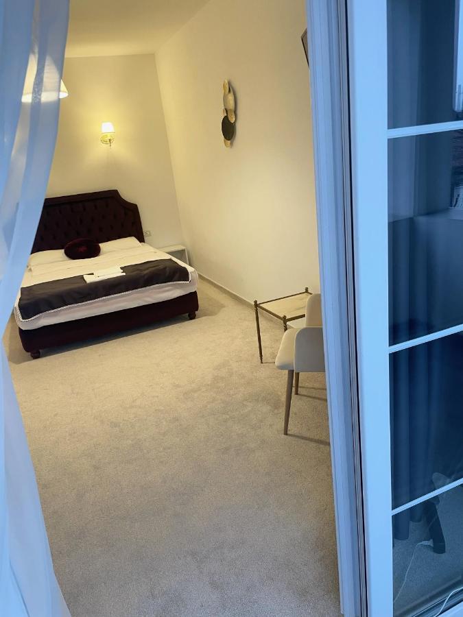 Cochet Boutique Hotel Târgu Jiu Buitenkant foto