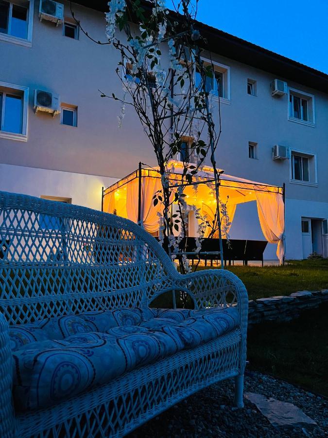 Cochet Boutique Hotel Târgu Jiu Buitenkant foto