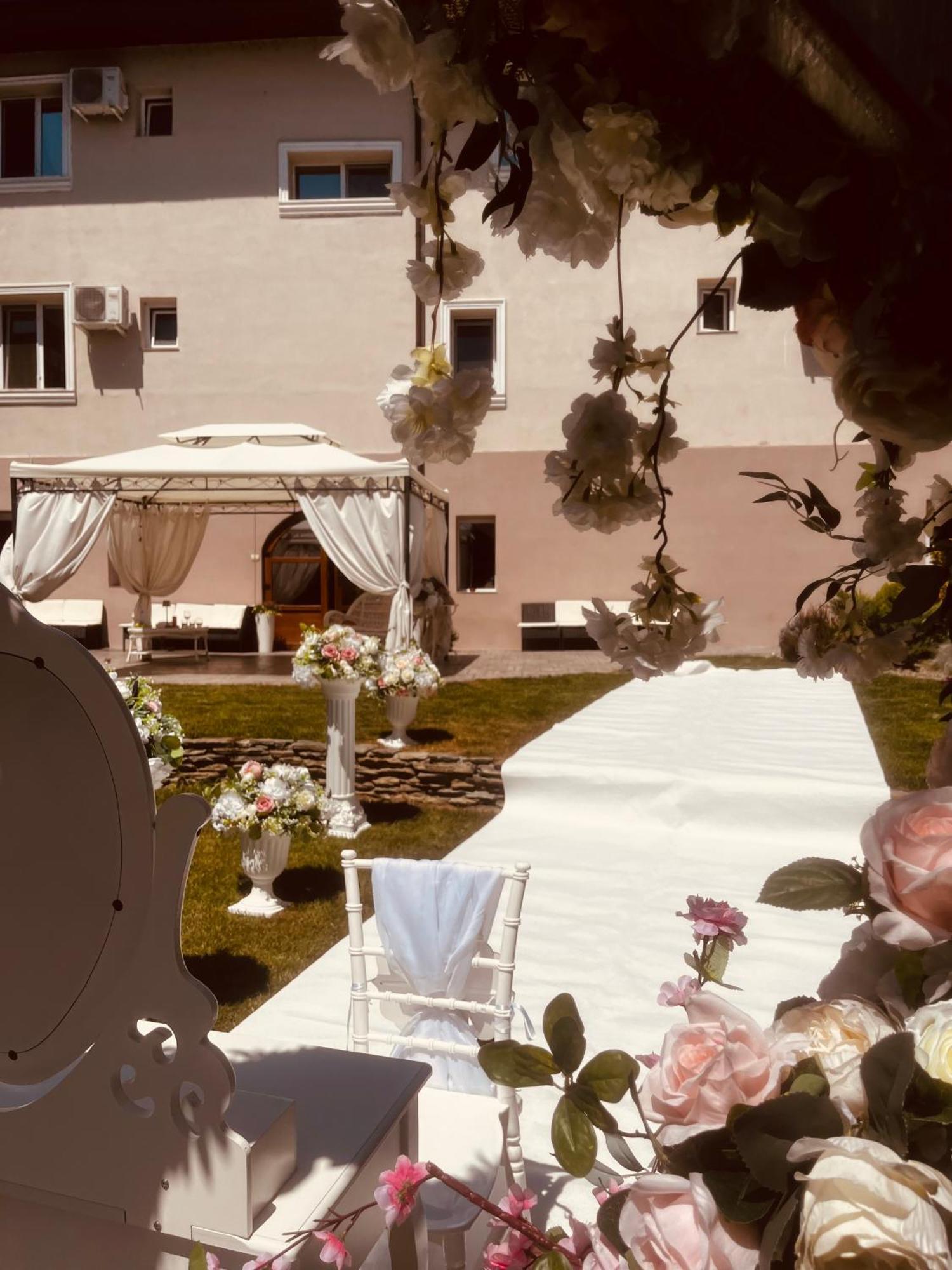 Cochet Boutique Hotel Târgu Jiu Buitenkant foto