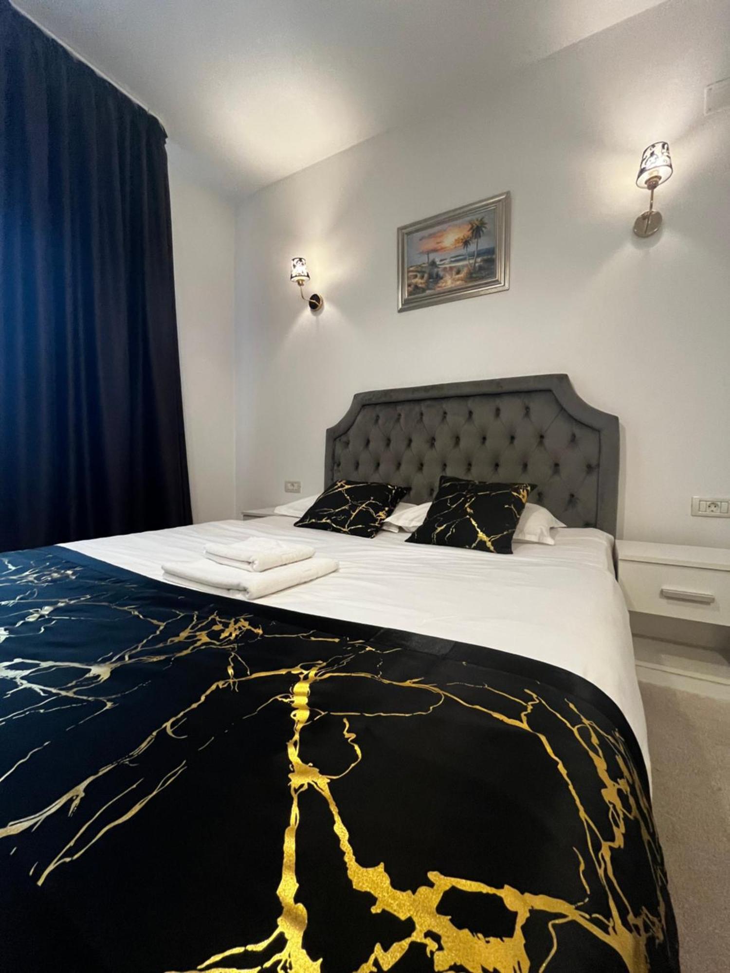 Cochet Boutique Hotel Târgu Jiu Buitenkant foto