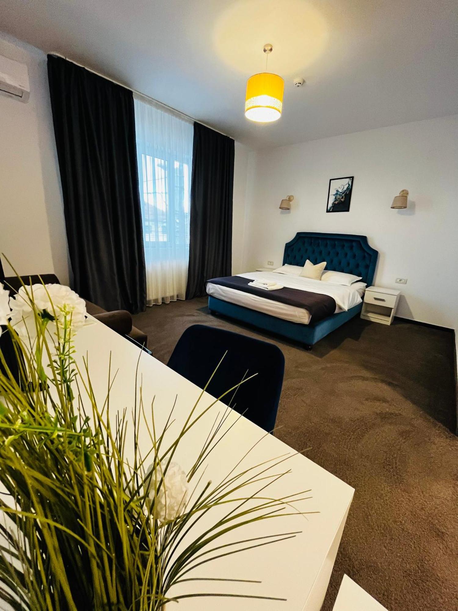 Cochet Boutique Hotel Târgu Jiu Buitenkant foto