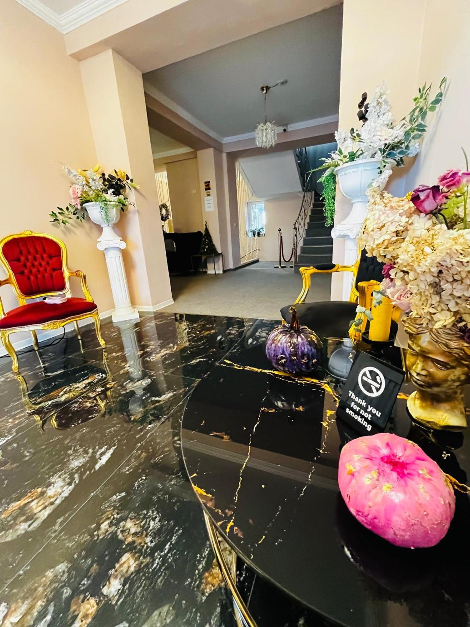 Cochet Boutique Hotel Târgu Jiu Buitenkant foto